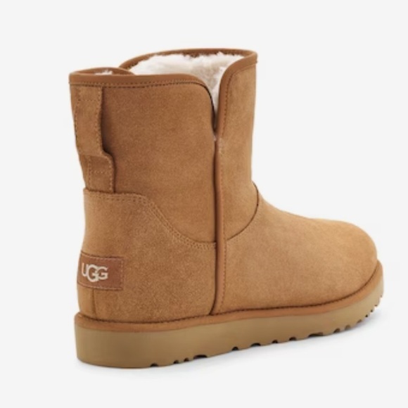 UGG® Cory II Genuine Shearling Lined Boot (Women)
CHESTNUT, Size 5 M nwt - Picture 2 of 2